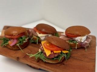 4 VALGFRI SLIDERS FOR 100,-